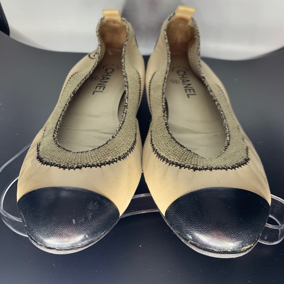 Chanel ballet flats purchased in the Paris.  Black/tan size 41, supple leather - Picture 2 of 9